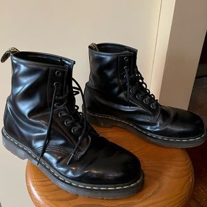Dr. Martens Mens Vegan lace up black boots